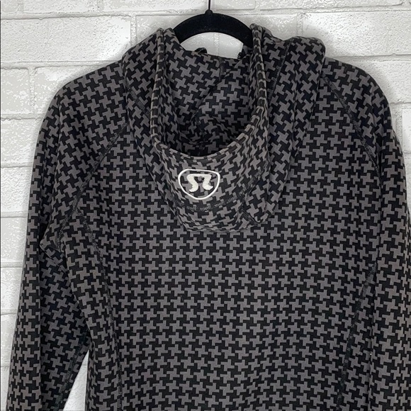 Lululemon Scuba Hoodie in Houndstooth - Picture 7 of 15